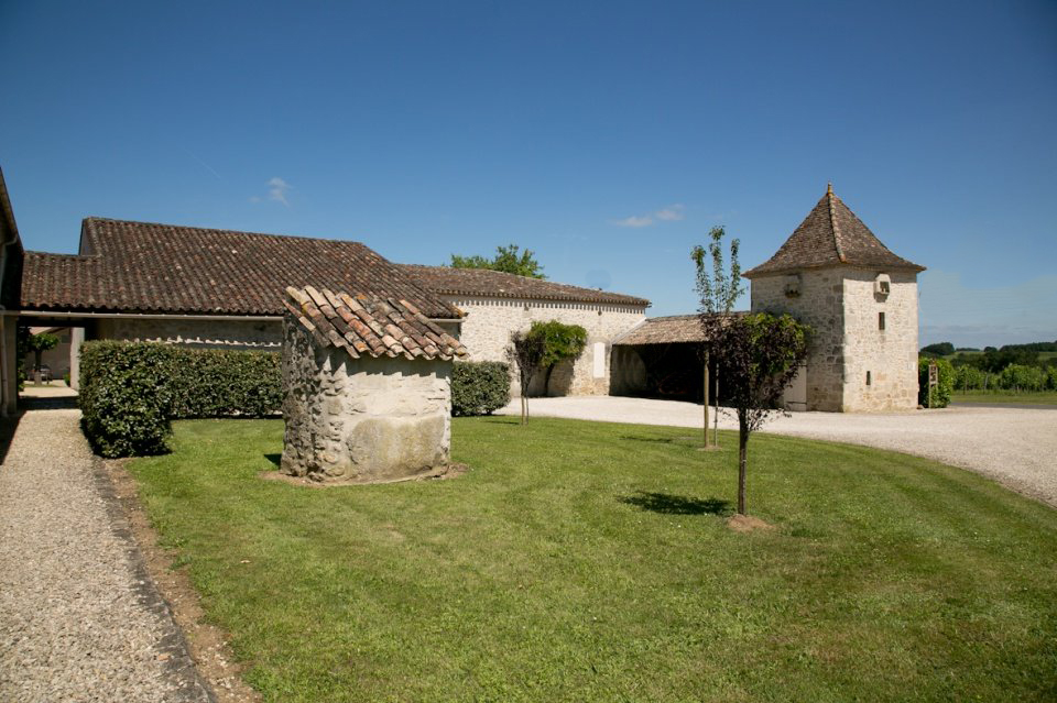 Château Queyret-Pouillac  -  Elevé en Fûts de Chêne AOC Bordeaux Supérieur Rouge 2015