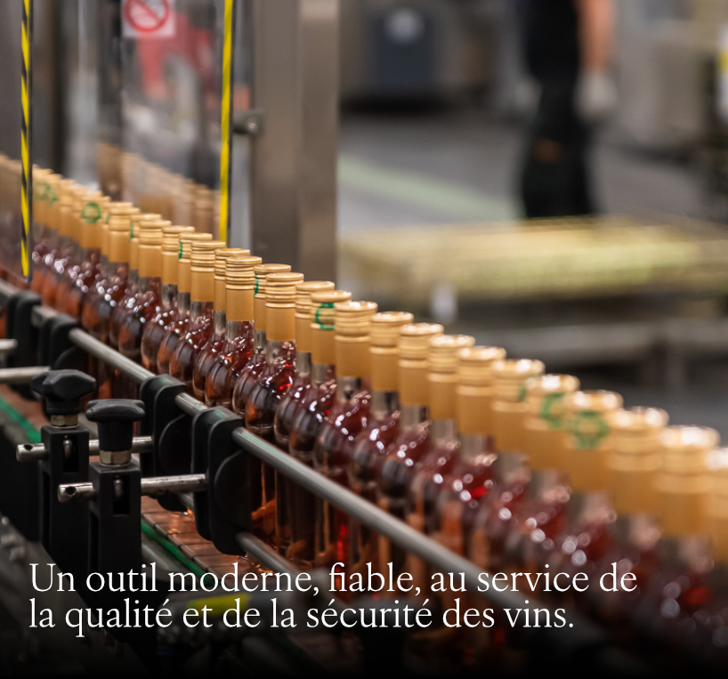 SICSOE – un outil moderne Chaîne d'embouteillage moderne de bouteilles de vin sur la ligne SICSOE